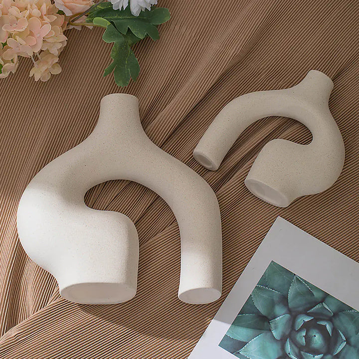 Nordic Sculpt Ceramic Vase – Minimalist Home Decor for Dried Flowers