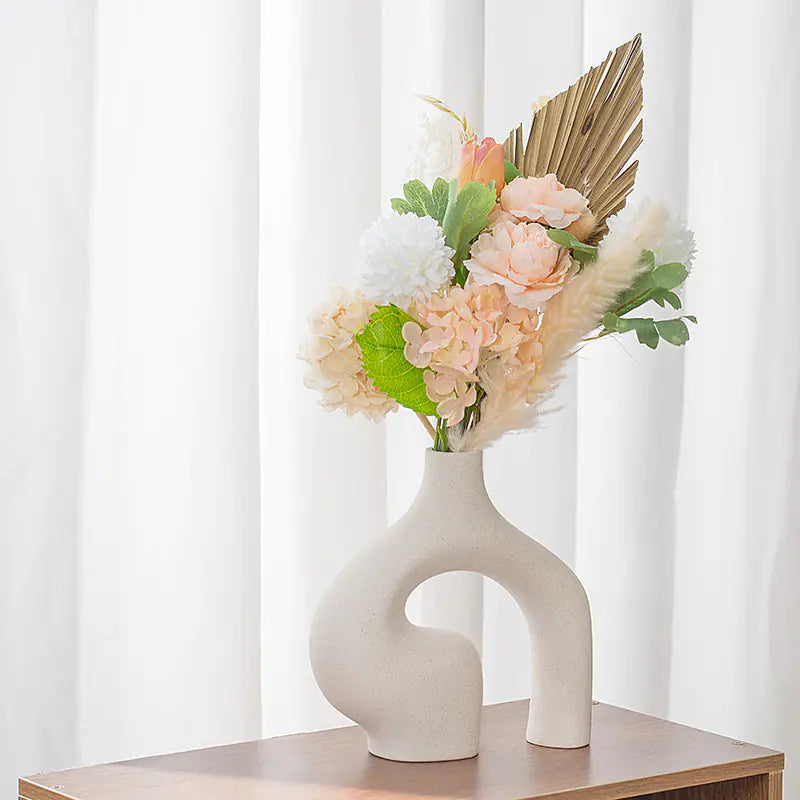 Nordic Sculpt Ceramic Vase – Minimalist Home Decor for Dried Flowers